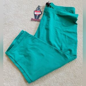 NWT Green Insanity Capri Leggings  Size 3X Great Deal Measurements 2X 1X